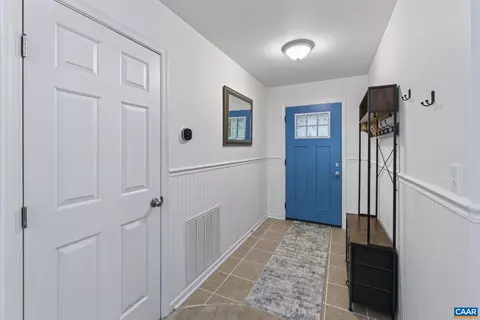 Entry Way - 10 Nahor Dr, Palmyra, VA 22963 photo 3 of 4