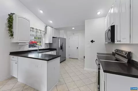 Kitchen - 10 Nahor Dr, Palmyra, VA 22963 photo 1 of 5