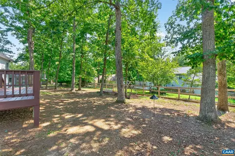 Exterior - 10 Nahor Dr, Palmyra, VA 22963 photo 7 of 10