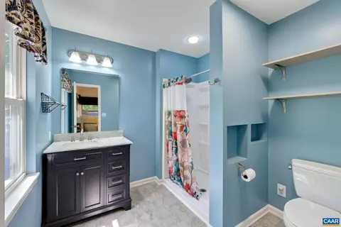 Bath - 10 Nahor Dr, Palmyra, VA 22963 photo 2 of 3