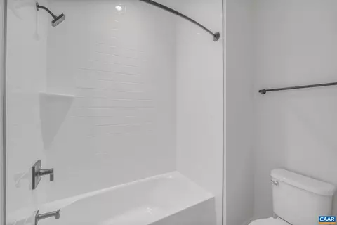 Bath - 128 Marcella St # E, Charlottesville, VA 22911 photo 5 of 6