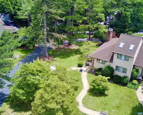 View/Area - 8 Shannon Pl, Staunton, VA 24401 photo 3 of 4