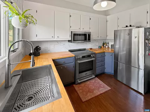 Kitchen - 8 Shannon Pl, Staunton, VA 24401 photo 2 of 3