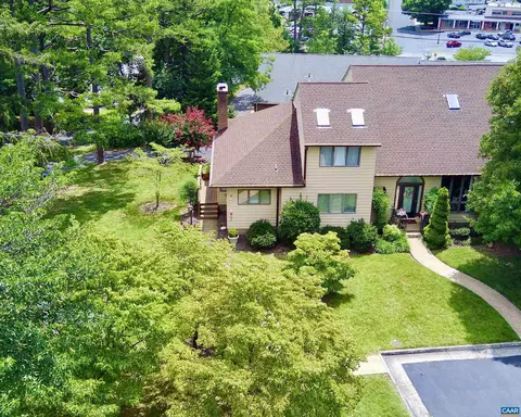 View/Area - 8 Shannon Pl, Staunton, VA 24401 photo 1 of 4