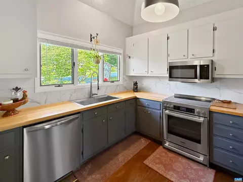 Kitchen - 8 Shannon Pl, Staunton, VA 24401 photo 1 of 3