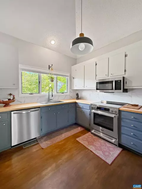 Kitchen - 8 Shannon Pl, Staunton, VA 24401 photo 3 of 3