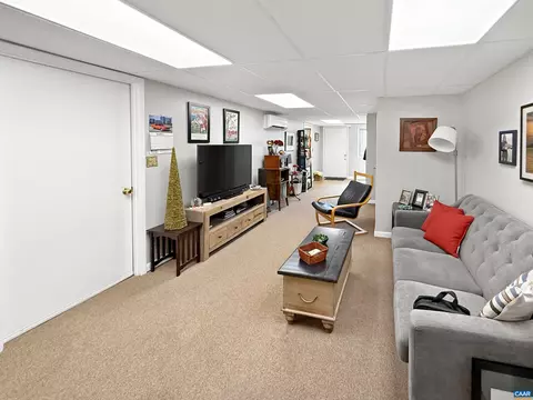 Living - 8 Shannon Pl, Staunton, VA 24401 photo 4 of 4