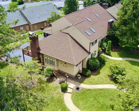 View/Area - 8 Shannon Pl, Staunton, VA 24401 photo 2 of 4