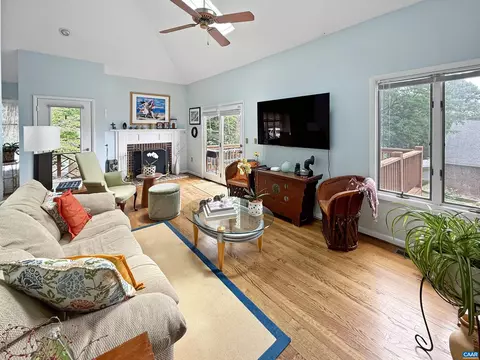 Living - 8 Shannon Pl, Staunton, VA 24401 photo 1 of 4