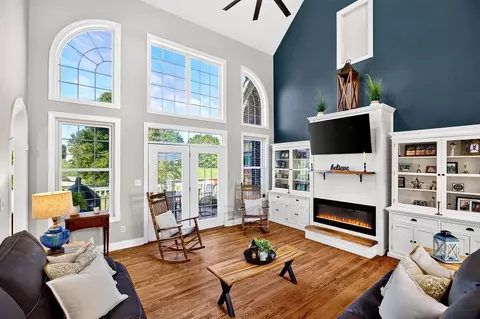61 Meadow Glen Dr, Staunton, VA 24401