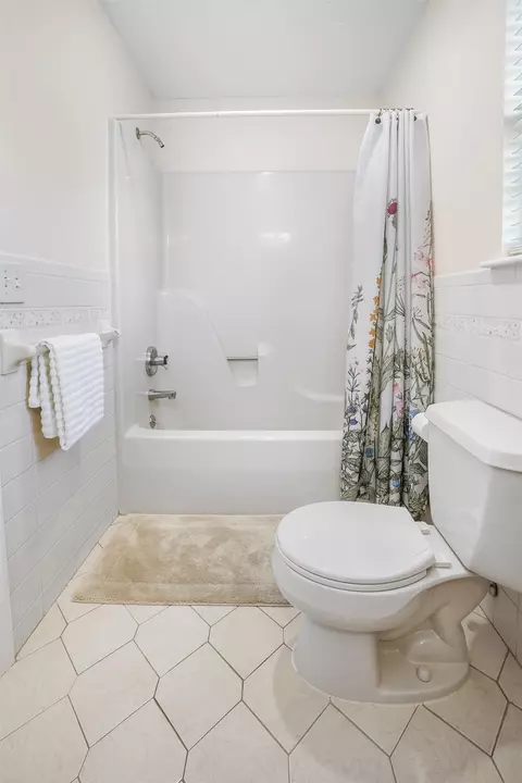 Bath - 105 Amber Ln, Bridgewater, VA 22812 photo 6 of 8