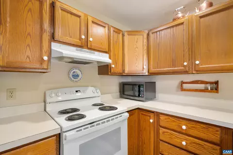 Kitchen - 75 Pendleton Way, Stanardsville, VA 22973 photo 3 of 4