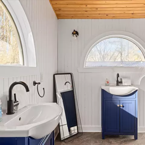 Bath - 1226 Shipyard Rd, Shenandoah, VA 22849 photo 6 of 9