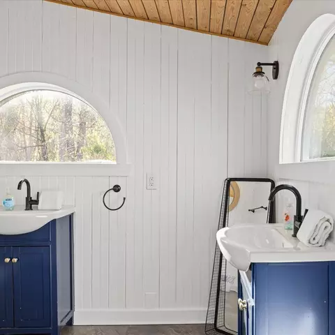 Bath - 1226 Shipyard Rd, Shenandoah, VA 22849 photo 4 of 9