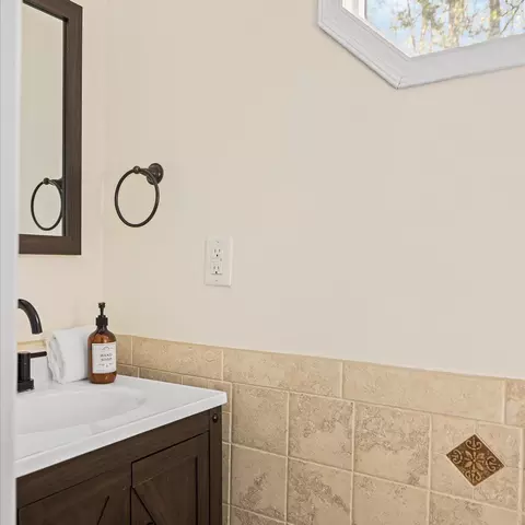 Bath - 1226 Shipyard Rd, Shenandoah, VA 22849 photo 3 of 9