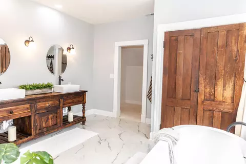 Bath - 374 Finley Rd, Raphine, VA 24472 photo 7 of 9
