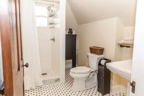 Bath - 374 Finley Rd, Raphine, VA 24472 photo 4 of 9