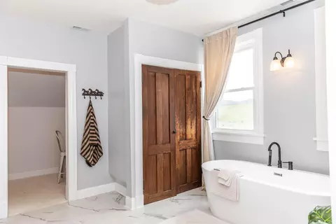 Bath - 374 Finley Rd, Raphine, VA 24472 photo 8 of 9