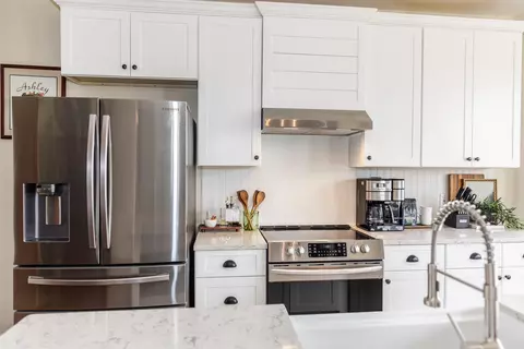 Kitchen - 374 Finley Rd, Raphine, VA 24472 photo 5 of 6