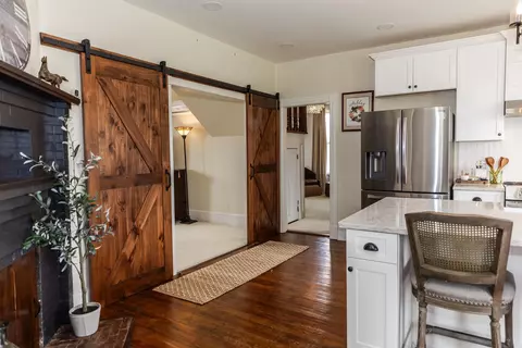 Entry Way - 374 Finley Rd, Raphine, VA 24472 photo 5 of 8