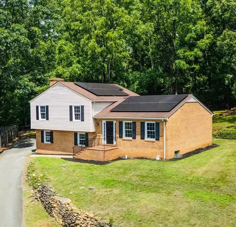 1703 Vermira Pl, Charlottesville, VA 22901