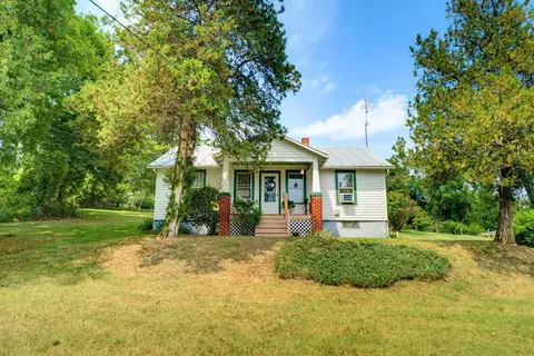17 Country Boy Ln, Staunton, VA 24401