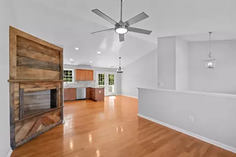 Living - 91 Lofty Cir, Stuarts Draft, VA 24477 photo 5 of 7