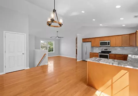 Living - 91 Lofty Cir, Stuarts Draft, VA 24477 photo 6 of 7
