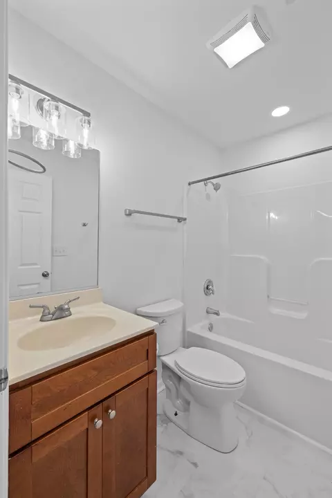 Bath - 91 Lofty Cir, Stuarts Draft, VA 24477 photo 4 of 10
