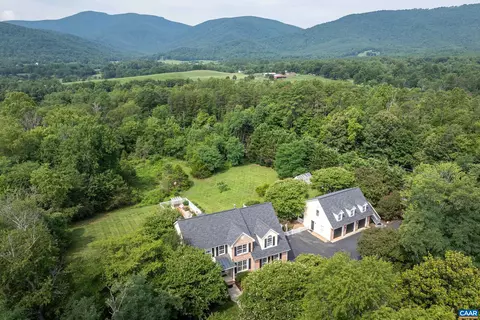 267 Tanbark Dr, Afton, VA 22920