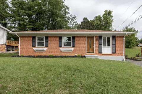 204 Thomas St, Staunton, VA 24401