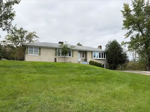 3239 Windy Heights Ln, Harrisonburg, VA 22802