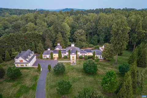 320 Farmington Dr, Charlottesville, VA 22901