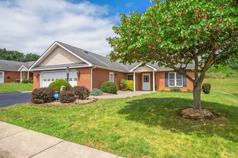 130 Red Oak Dr, Staunton, VA 24401