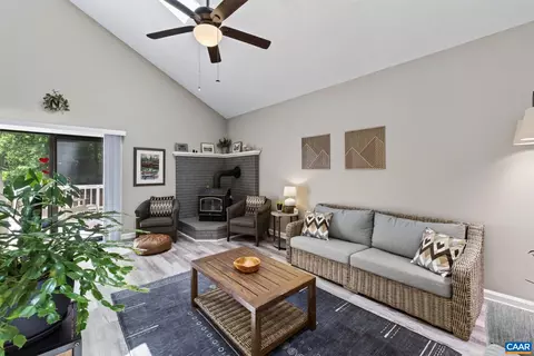 Living - 3 Maplevale Dr, Palmyra, VA 22963 photo 1 of 2