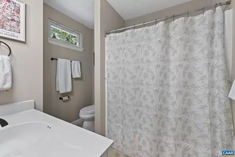 Bath - 3 Maplevale Dr, Palmyra, VA 22963 photo 2 of 3