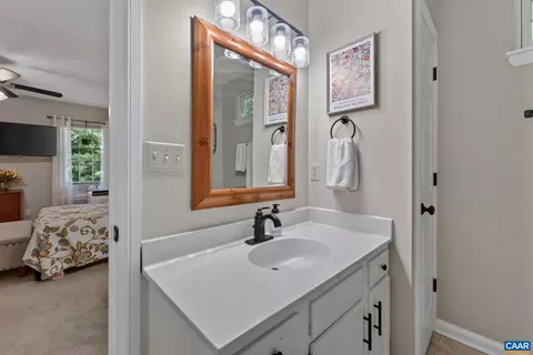 Bath - 3 Maplevale Dr, Palmyra, VA 22963 photo 3 of 3