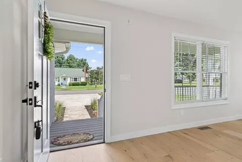 Entry Way - 320 Eighth Ave, Luray, VA 22835 photo 1 of 3