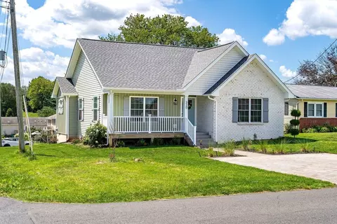 Exterior - 320 Eighth Ave, Luray, VA 22835 photo 4 of 14