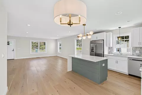 Living - 320 Eighth Ave, Luray, VA 22835 photo 6 of 6