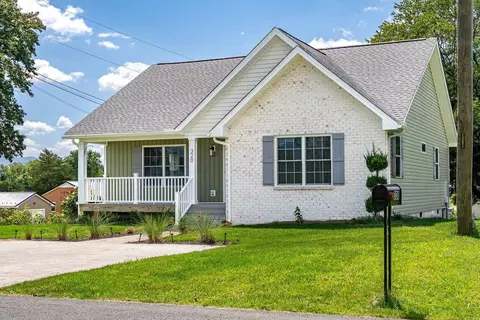 Exterior - 320 Eighth Ave, Luray, VA 22835 photo 7 of 14