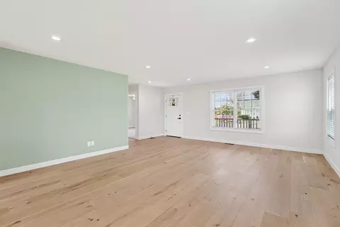 Living - 320 Eighth Ave, Luray, VA 22835 photo 2 of 6