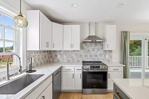 Kitchen - 320 Eighth Ave, Luray, VA 22835 photo 4 of 15