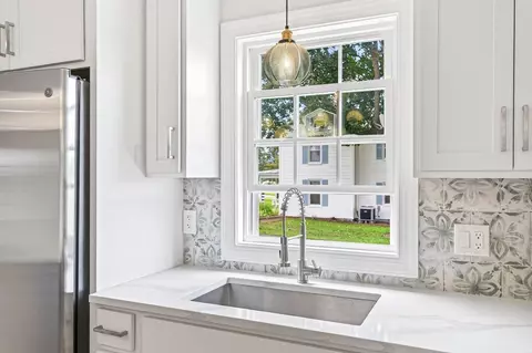 Kitchen - 320 Eighth Ave, Luray, VA 22835 photo 8 of 15