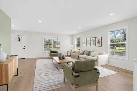 Living - 320 Eighth Ave, Luray, VA 22835 photo 3 of 6