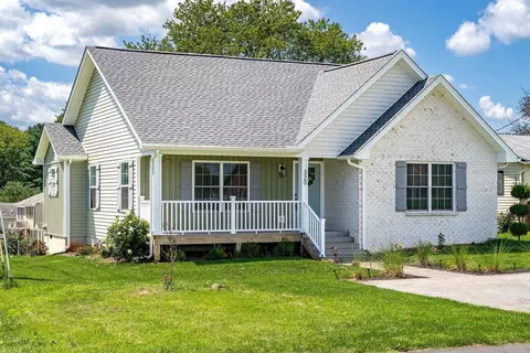 Exterior - 320 Eighth Ave, Luray, VA 22835 photo 2 of 14