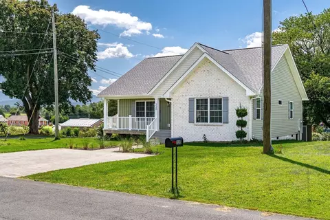 Exterior - 320 Eighth Ave, Luray, VA 22835 photo 8 of 14
