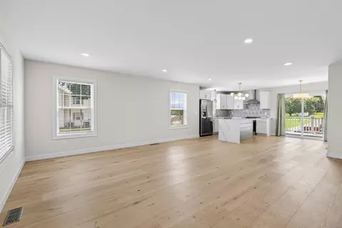 Living - 320 Eighth Ave, Luray, VA 22835 photo 5 of 6
