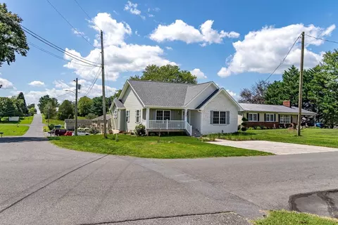 Exterior - 320 Eighth Ave, Luray, VA 22835 photo 5 of 14