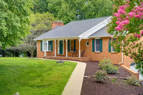 317 Baldwin Ln, Staunton, VA 24401
